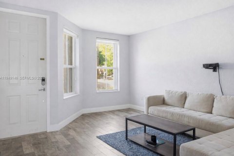 Снять в аренду таунхаус в Мирамар, Флорида 3 спальни, 188.87м2, № 2005503 - фото 4