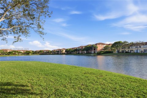 Снять в аренду таунхаус в Мирамар, Флорида 3 спальни, 188.87м2, № 2005503 - фото 11