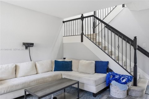 Снять в аренду таунхаус в Мирамар, Флорида 3 спальни, 188.87м2, № 2005503 - фото 3