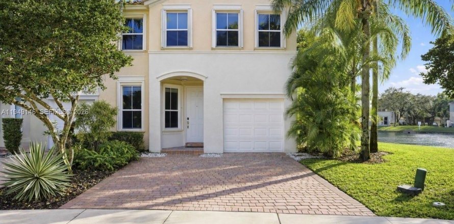 Таунхаус в Мирамар, Флорида 3 спальни, 188.87м2 № 2005503