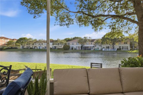 Снять в аренду таунхаус в Мирамар, Флорида 3 спальни, 188.87м2, № 2005503 - фото 13