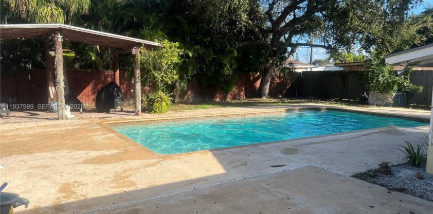 Дом в Майами, Флорида 3 спальни, 130.43м2 № 1996364