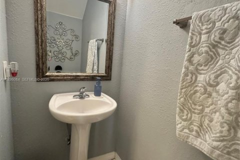 Снять в аренду кондоминиум в Хайалиа, Флорида 3 спальни, 114.27м2, № 1984651 - фото 5