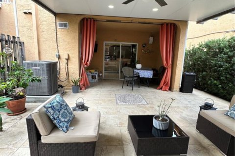 Снять в аренду кондоминиум в Хайалиа, Флорида 3 спальни, 114.27м2, № 1984651 - фото 16