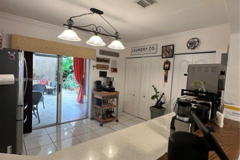 Снять в аренду кондоминиум в Хайалиа, Флорида 3 спальни, 114.27м2, № 1984651 - фото 7