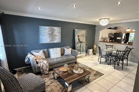 Снять в аренду кондоминиум в Хайалиа, Флорида 3 спальни, 114.27м2, № 1984651 - фото 2