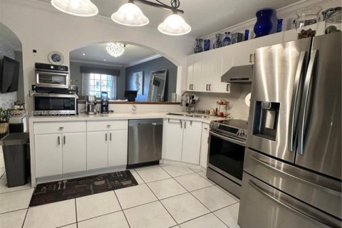 Снять в аренду кондоминиум в Хайалиа, Флорида 3 спальни, 114.27м2, № 1984651 - фото 8