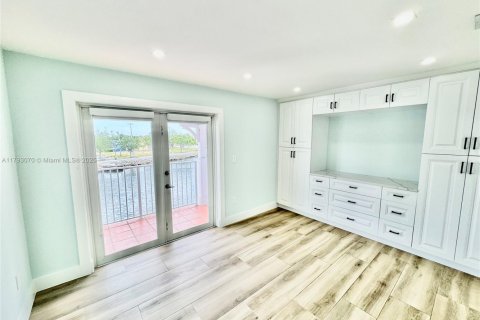 Снять в аренду кондоминиум в Майами, Флорида 2 спальни, 158.86м2, № 1861434 - фото 20