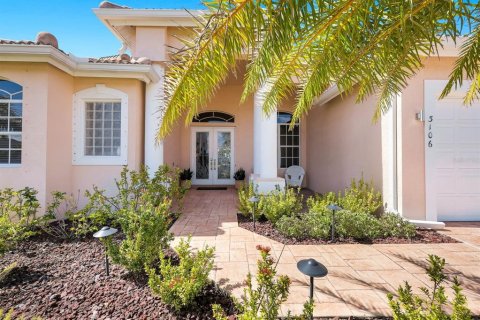 Casa en venta en Cape Coral, Florida, 3 dormitorios, 210.8 m2 № 2102436 - foto 11