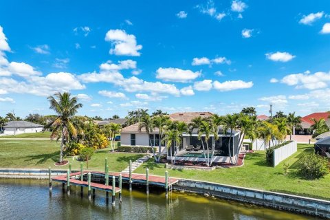 Casa en venta en Cape Coral, Florida, 3 dormitorios, 210.8 m2 № 2102436 - foto 8