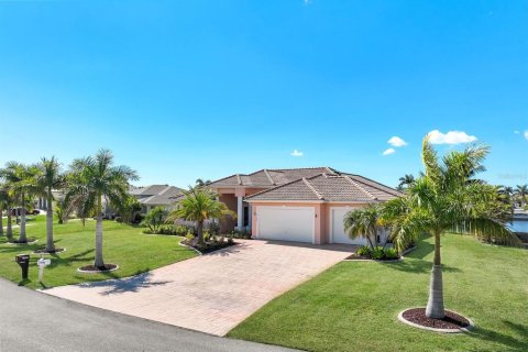 Casa en venta en Cape Coral, Florida, 3 dormitorios, 210.8 m2 № 2102436 - foto 9