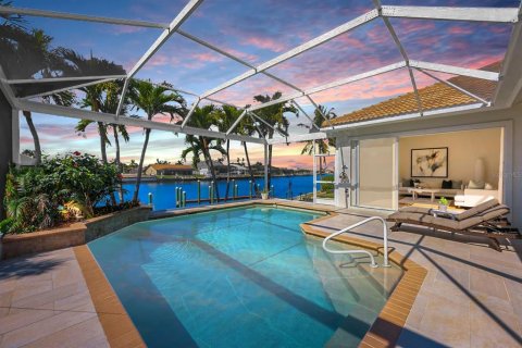 Villa ou maison à Cape Coral, Floride 3 chambres, 210.8 m2 № 2102436