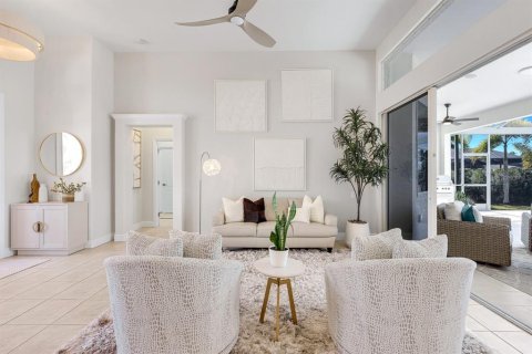 Casa en venta en Cape Coral, Florida, 3 dormitorios, 210.8 m2 № 2102436 - foto 15