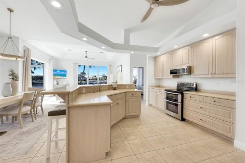 Casa en venta en Cape Coral, Florida, 3 dormitorios, 210.8 m2 № 2102436 - foto 20