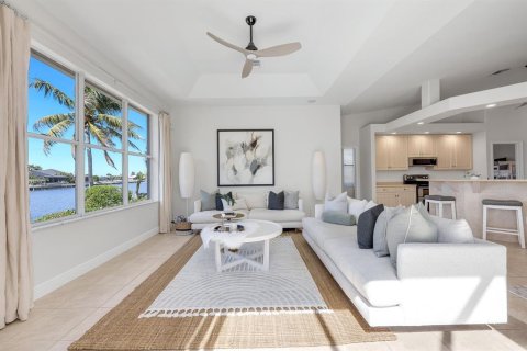 Casa en venta en Cape Coral, Florida, 3 dormitorios, 210.8 m2 № 2102436 - foto 6