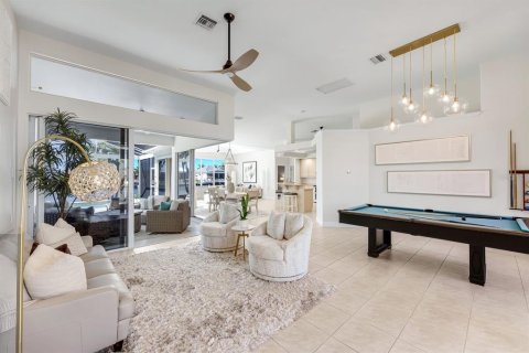 Casa en venta en Cape Coral, Florida, 3 dormitorios, 210.8 m2 № 2102436 - foto 14