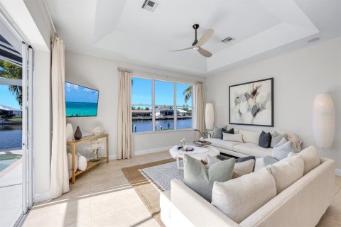 Casa en venta en Cape Coral, Florida, 3 dormitorios, 210.8 m2 № 2102436 - foto 25