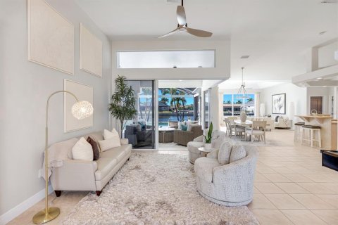 Casa en venta en Cape Coral, Florida, 3 dormitorios, 210.8 m2 № 2102436 - foto 3