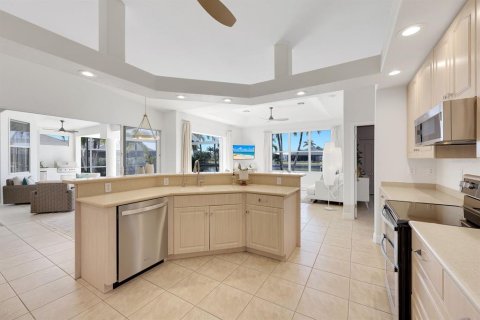 Casa en venta en Cape Coral, Florida, 3 dormitorios, 210.8 m2 № 2102436 - foto 19