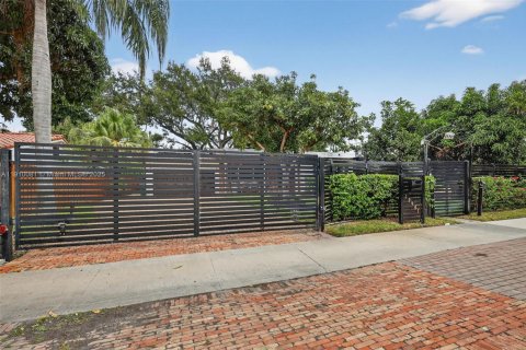 Купить виллу или дом в Майами, Флорида 4 спальни, 246.56м2, № 1967952 - фото 7