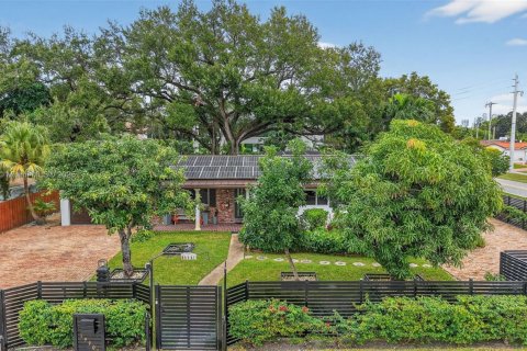 Купить виллу или дом в Майами, Флорида 4 спальни, 246.56м2, № 1967952 - фото 1