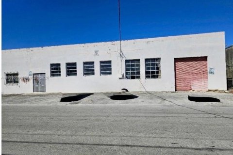 Immobilier commercial à vendre à Hialeah, Floride № 2051493 - photo 2