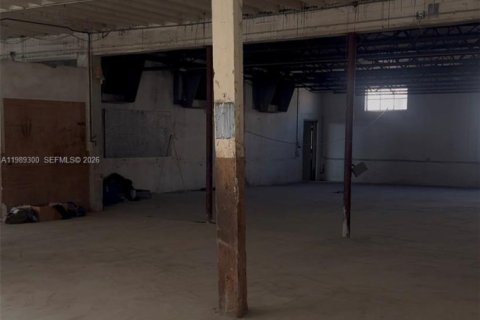 Immobilier commercial à vendre à Hialeah, Floride № 2051493 - photo 7