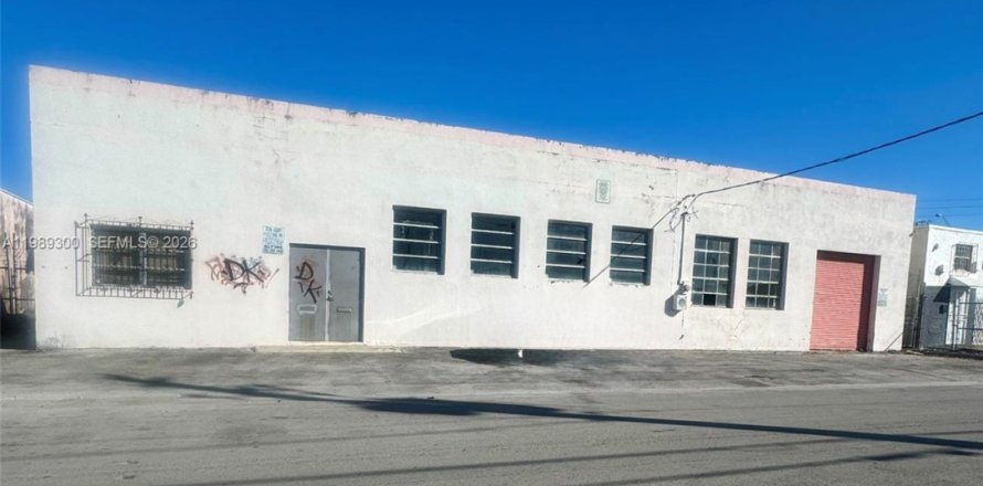 Immobilier commercial à Hialeah, Floride № 2051493