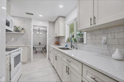Villa ou maison à vendre à Port Charlotte, Floride: 3 chambres, 122.91 m2 № 1914136 - photo 21