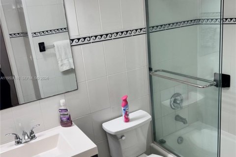 Villa ou maison à vendre à Miami, Floride: 4 chambres, 197.14 m2 № 2054773 - photo 16