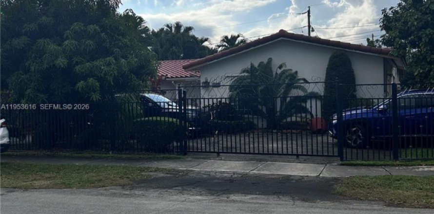 Villa ou maison à Miami, Floride 4 chambres, 197.14 m2 № 2054773