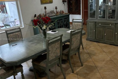 Villa ou maison à vendre à Miami, Floride: 4 chambres, 197.14 m2 № 2054773 - photo 5