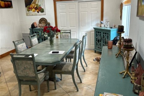Villa ou maison à vendre à Miami, Floride: 4 chambres, 197.14 m2 № 2054773 - photo 6
