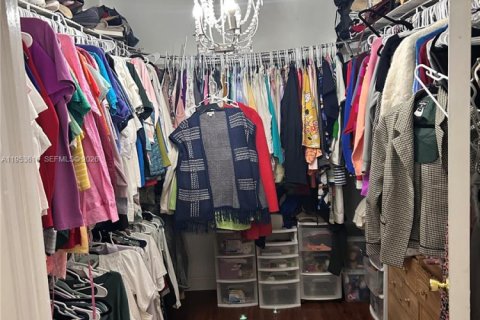 Villa ou maison à vendre à Miami, Floride: 4 chambres, 197.14 m2 № 2054773 - photo 14