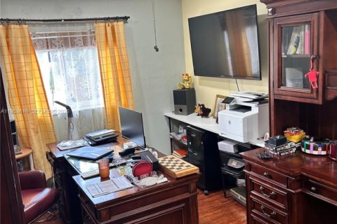 Villa ou maison à vendre à Miami, Floride: 4 chambres, 197.14 m2 № 2054773 - photo 19