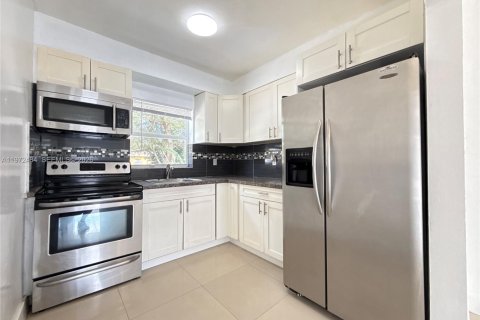 Villa ou maison à louer à Miami, Floride: 4 chambres, 111.76 m2 № 2040377 - photo 7