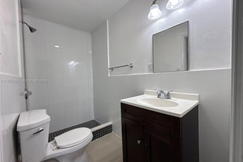 Villa ou maison à louer à Miami, Floride: 4 chambres, 111.76 m2 № 2040377 - photo 12