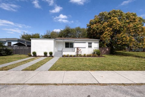 Villa ou maison à Miami, Floride 4 chambres, 111.76 m2 № 2040377