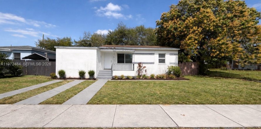 Villa ou maison à Miami, Floride 4 chambres, 111.76 m2 № 2040377