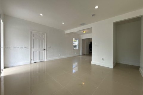 Villa ou maison à louer à Miami, Floride: 4 chambres, 111.76 m2 № 2040377 - photo 9