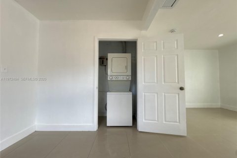 Villa ou maison à louer à Miami, Floride: 4 chambres, 111.76 m2 № 2040377 - photo 8