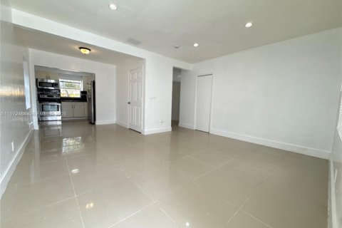 Villa ou maison à louer à Miami, Floride: 4 chambres, 111.76 m2 № 2040377 - photo 5