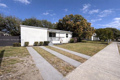 Villa ou maison à louer à Miami, Floride: 4 chambres, 111.76 m2 № 2040377 - photo 2