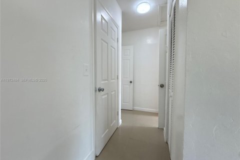 Villa ou maison à louer à Miami, Floride: 4 chambres, 111.76 m2 № 2040377 - photo 14