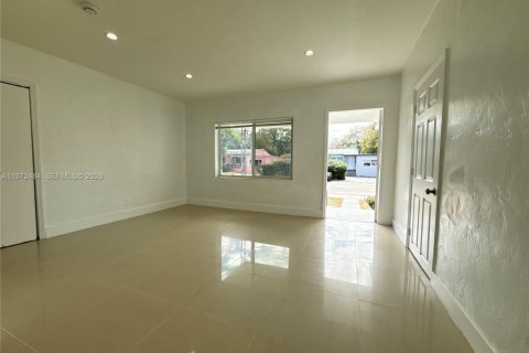 Villa ou maison à louer à Miami, Floride: 4 chambres, 111.76 m2 № 2040377 - photo 6