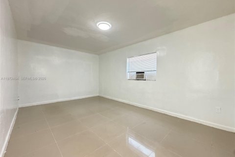 Villa ou maison à louer à Miami, Floride: 4 chambres, 111.76 m2 № 2040377 - photo 11