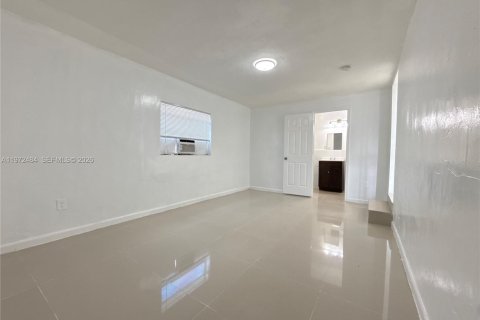 Villa ou maison à louer à Miami, Floride: 4 chambres, 111.76 m2 № 2040377 - photo 10