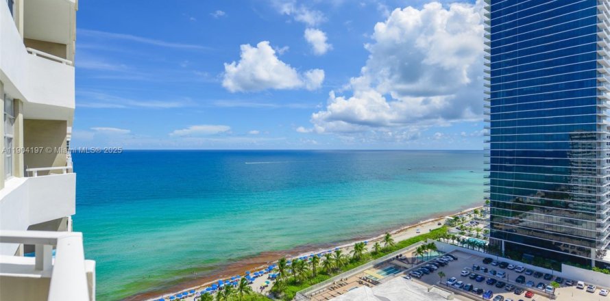 Condo in Hallandale Beach, Florida, 1 bedroom  № 1955366