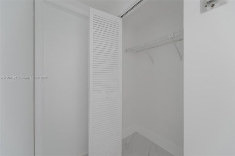 Condo in Hallandale Beach, Florida, 1 bedroom  № 1955366 - photo 19