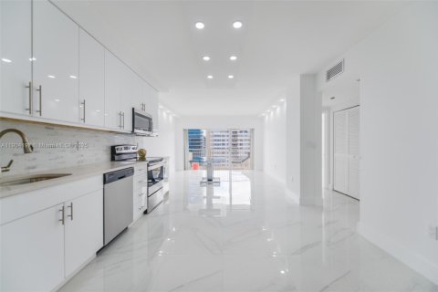 Condo in Hallandale Beach, Florida, 1 bedroom  № 1955366 - photo 11